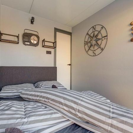 فندق Modern Houseboat In Marina Of فولُندام المظهر الخارجي الصورة